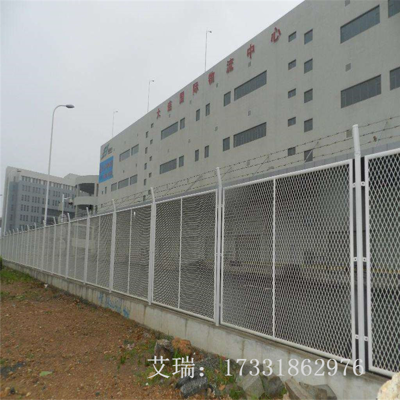 上海钢板网护栏