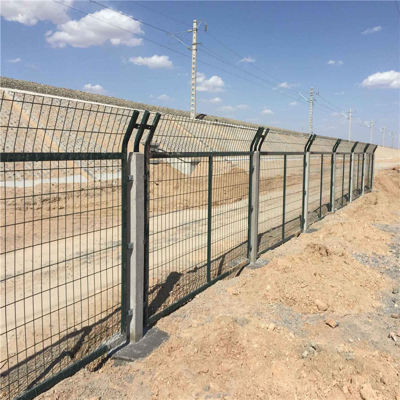 上海铁路防护栅栏又叫铁路护栏网