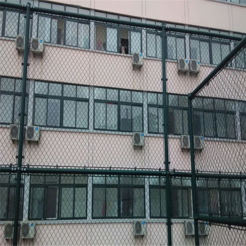 球场围栏网又名包塑菱形勾花网