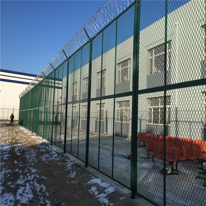 湖北监狱钢网墙又叫监狱防护网、监狱护栏网