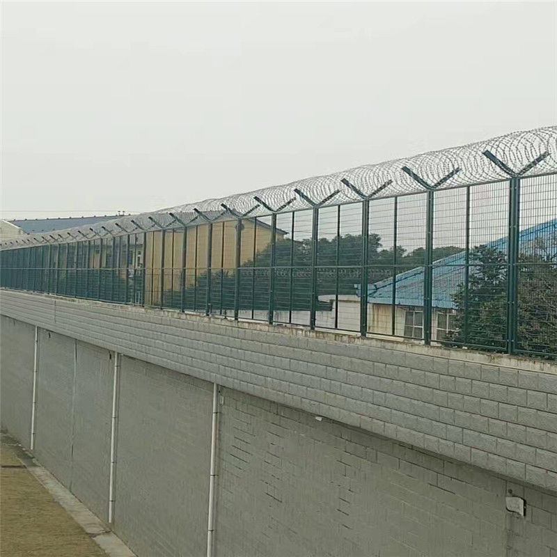湖北监狱钢网墙又叫监狱防护网、监狱护栏网