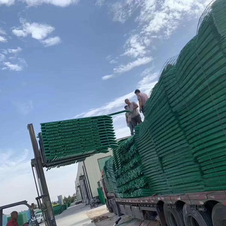 湖北护栏网镀锌的跟浸塑的比较多