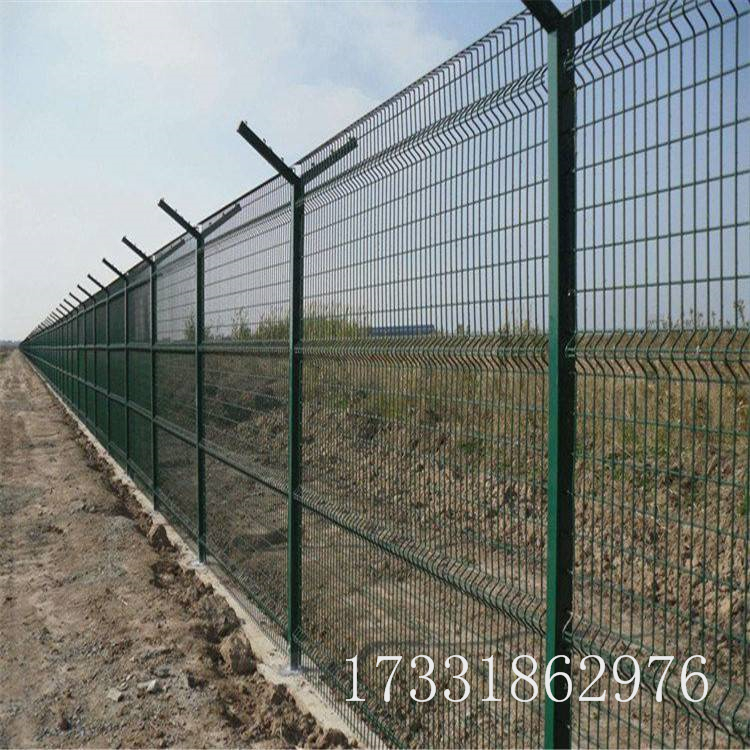 湖北机场跑道两侧的隔离网 机场围界