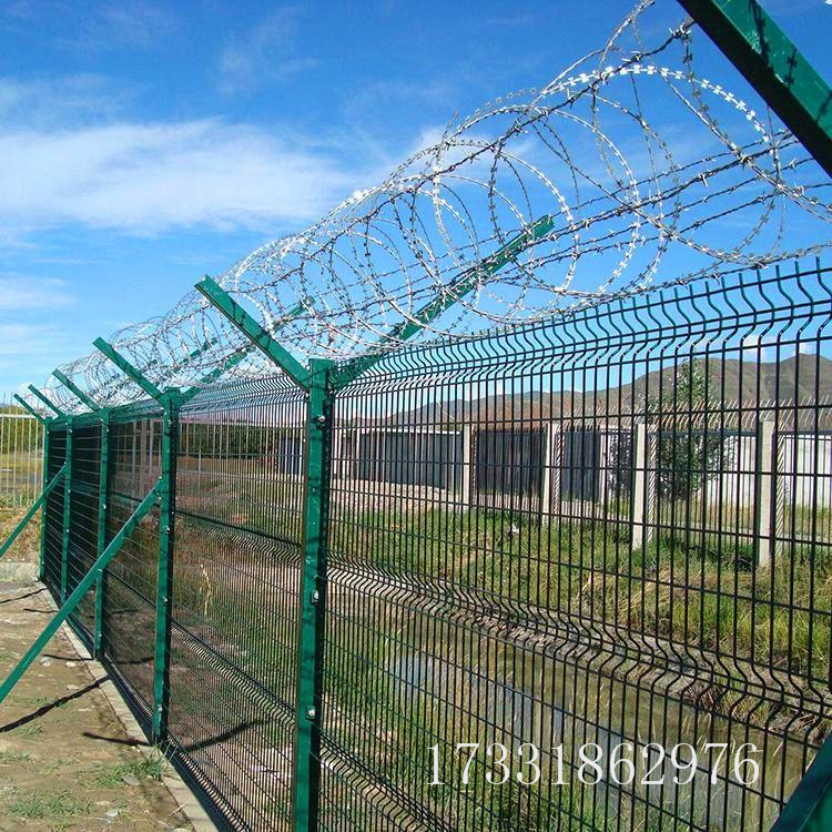 湖北机场护栏网顶部加装刀片刺丝、刀片刺网