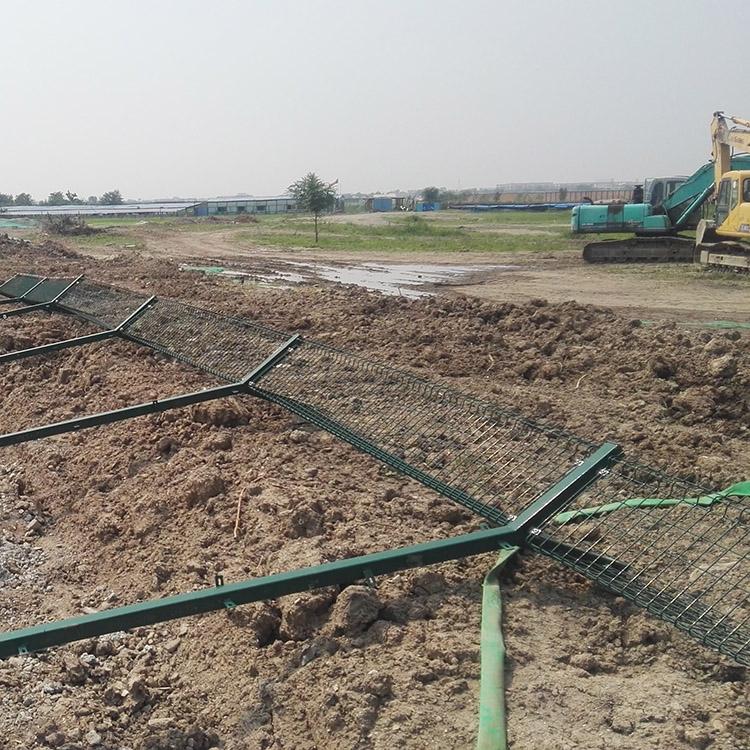 湖北机场护栏网顶部加装刀片刺丝、刀片刺网