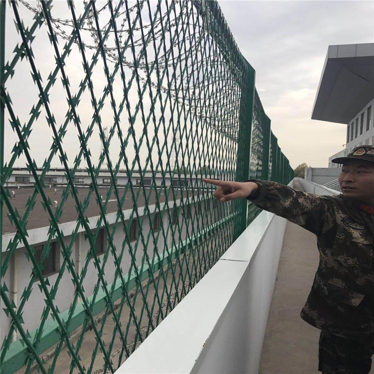 武汉监狱钢网墙 看守所网围墙 哨所防攀爬隔离网