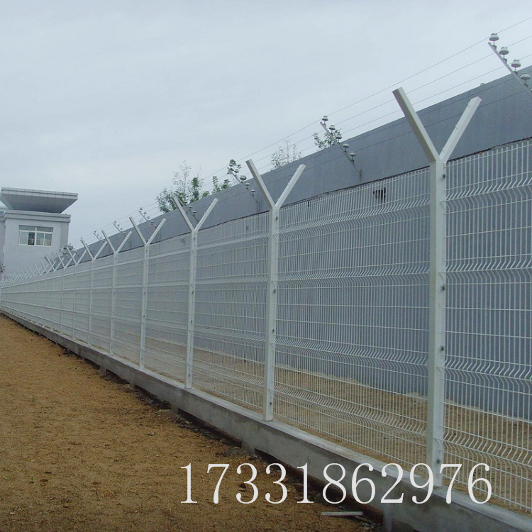 湖北机场护栏网顶部加装刀片刺丝、机场刀片刺网