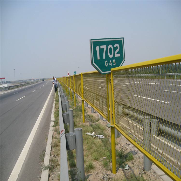湖北高速公路防眩网表面处理