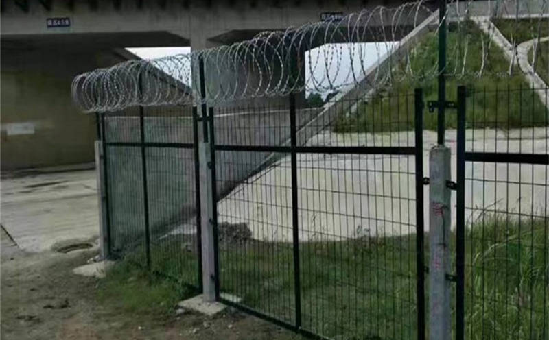 湖北高铁沿线防护栅栏