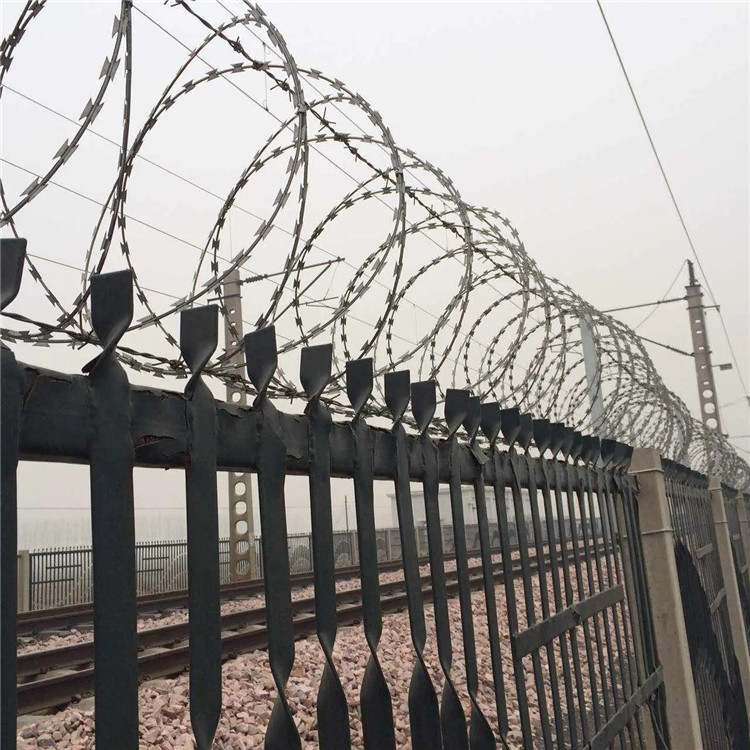 湖北高铁专用刺丝滚笼