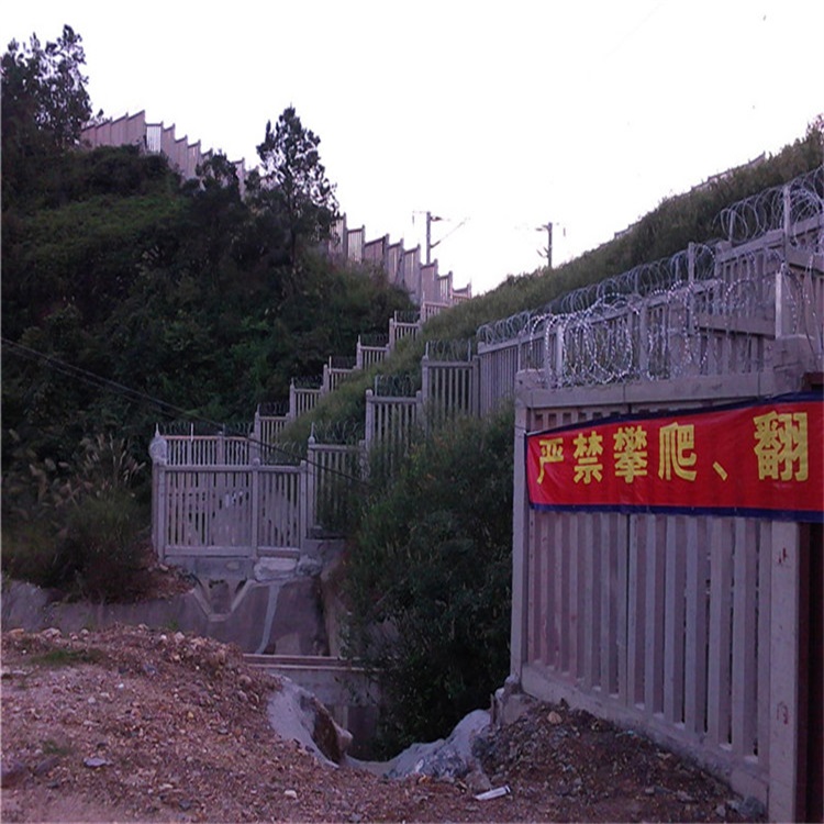 湖北水泥栅栏刺丝滚笼