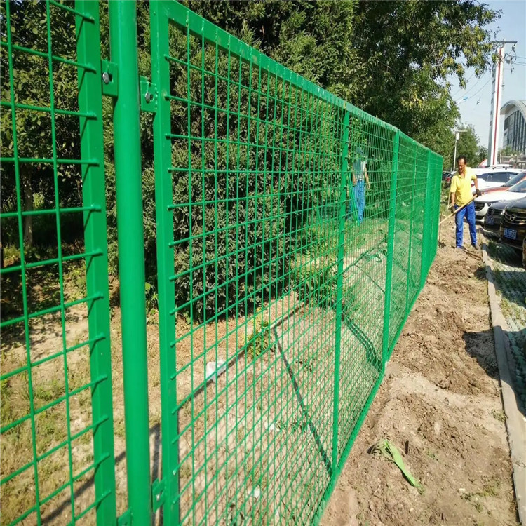 上海高速公路刺钢丝隔离栅
