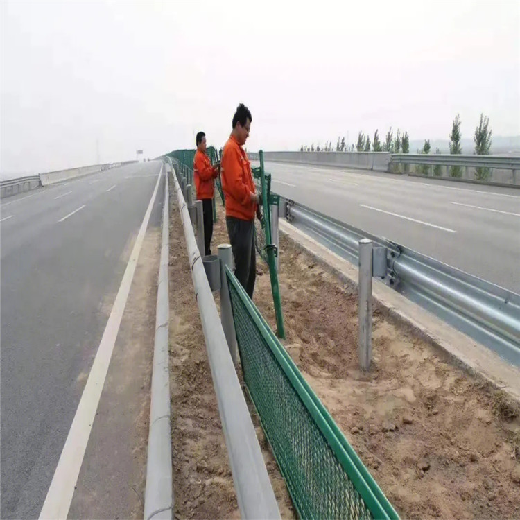 上海高速公路中央隔离带防眩网